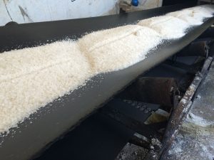 Conveying unpacked salt